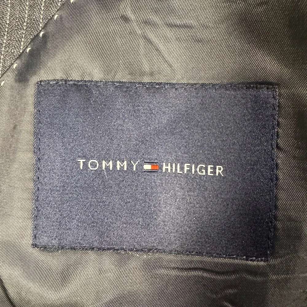 Tommy Hilfiger Blazer Mens‎ 44R Grey Pinstripe 100% Wool Two Button Suit Jacket